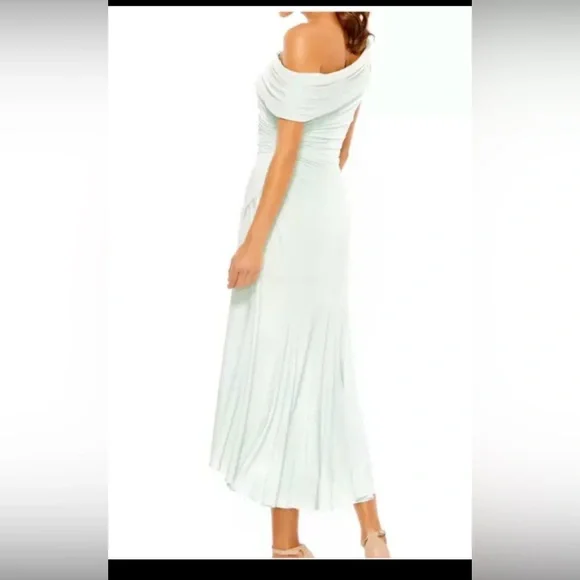 Ieena MAC Duggal ruched off the shoulder dress size 2 light green - Picture 1 of 9